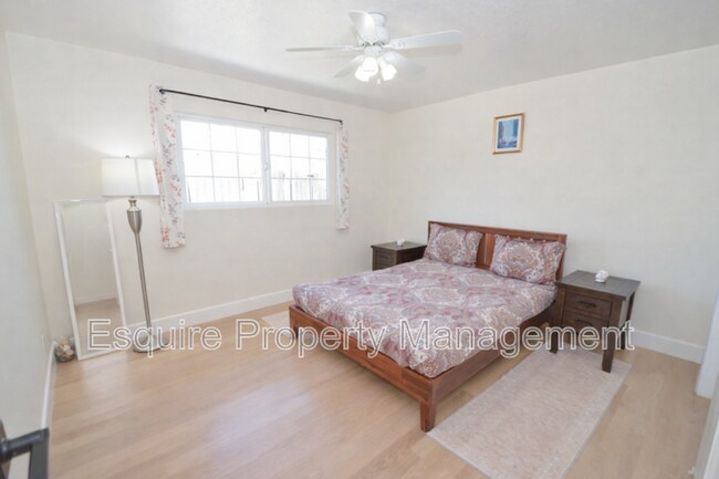 Building Photo - 279 Maple Rd