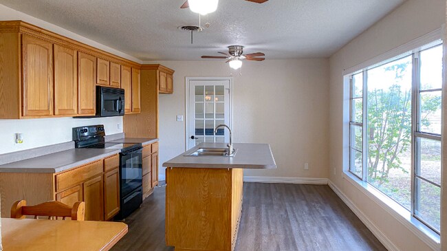 Building Photo - 1017 County Rd 914A