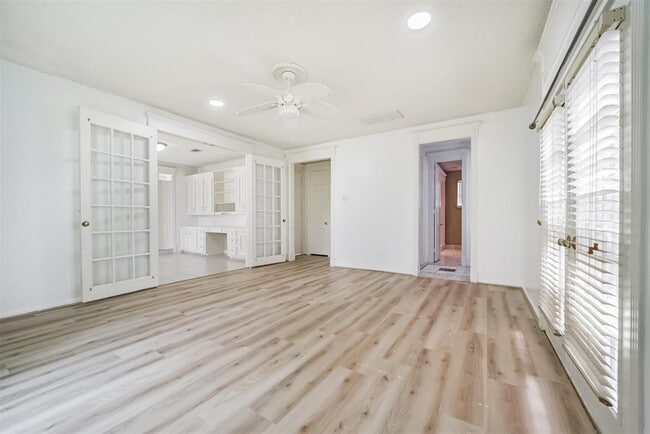 Building Photo - 15738 Fleetwood Oaks Dr