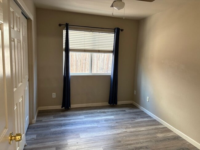 Building Photo - 4 bedroom 3 bathroom home with bedroom and...