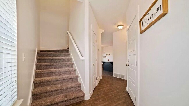Building Photo - Stylish Corner Townhome