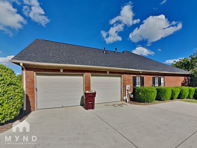 Building Photo - 26540 Mill Creek Dr
