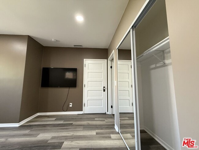 Building Photo - 815 N Hobart Blvd
