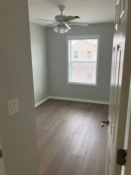 Building Photo - 829 3rd St