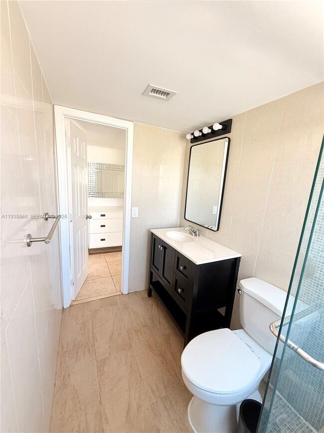 Building Photo - 1881 Washington Ave