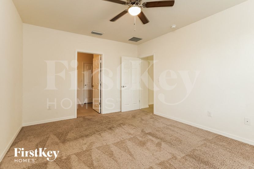 Building Photo - 1306 SE 19th Terrace