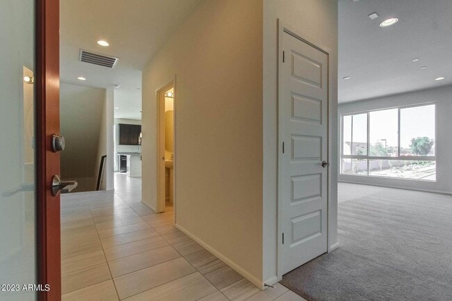 Building Photo - 1250 Abbey Ln