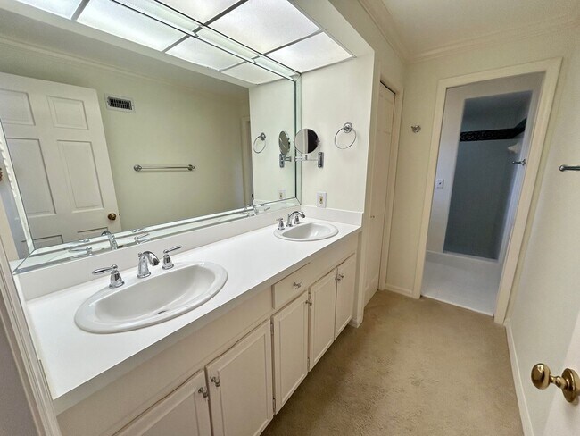 Building Photo - Classic waterfront Snell Isle Estates 3 Bed 2.5 Bath Home with private dock!