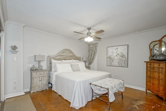 Building Photo - Well maintained 4 Bed home near Woman's Hospital