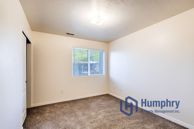 Building Photo - Nampa Fourplex, 2Bd/2Bth/CP, 930Sqft, near Karcher mall off Caldwell Blvd in Nampa
