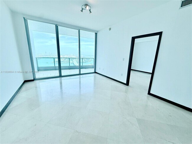 Building Photo - 900 Biscayne Blvd