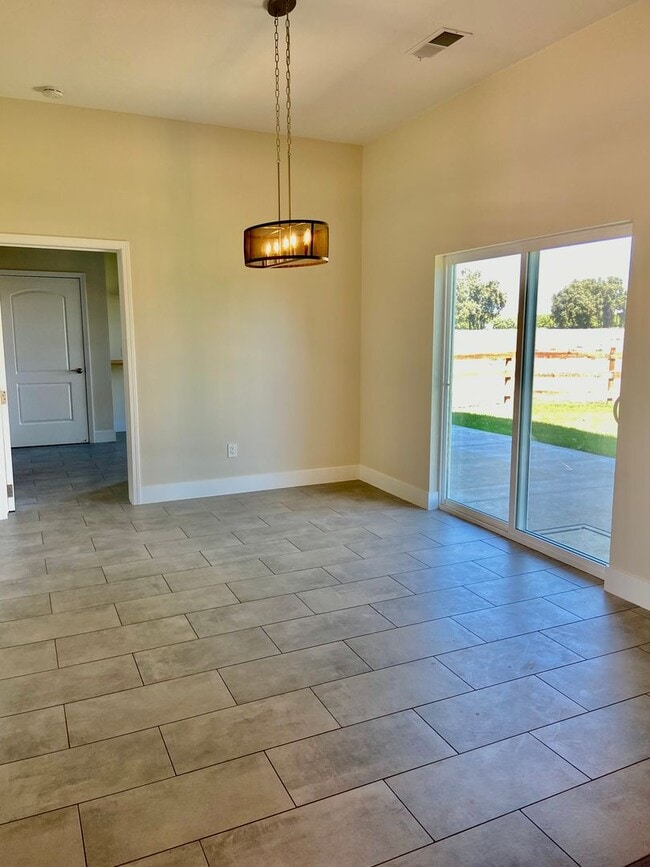 Building Photo - Magnificent Views – 2 Bed, 1 Bath Gem – A ...