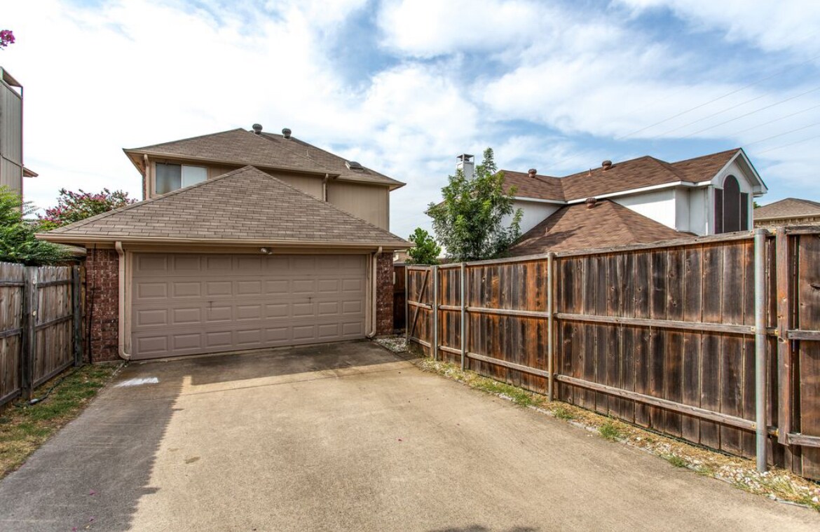 Building Photo - 807 Burr Oak Dr