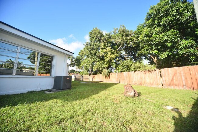 Building Photo - 18601 SW 97th Ct