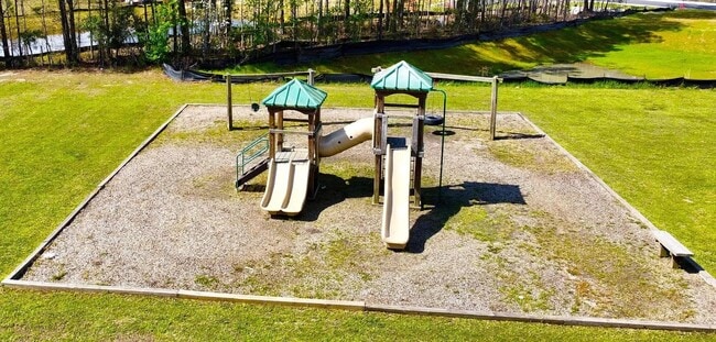 Building Photo - 3 Bedroom 2.5 Bath Townhouse in Lakeview Commons - Goose Creek