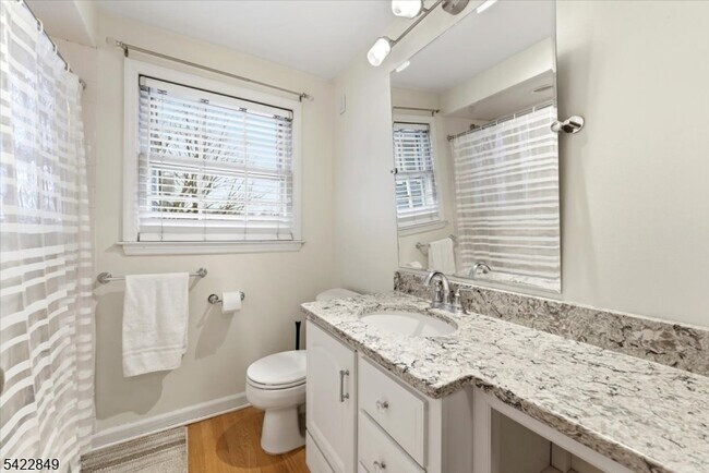 Building Photo - 260 Walnut St