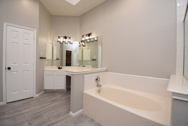 Building Photo - 23122 Beech Canyon Dr