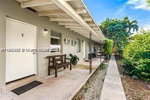 Building Photo - 618 NE 8th Ave