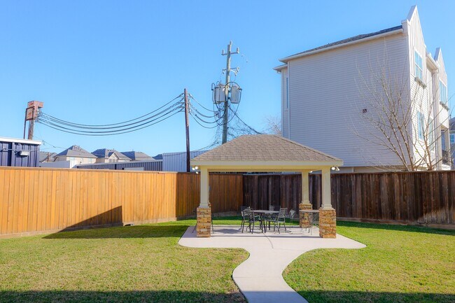 Building Photo - 1314 Sherwood Springs Ln