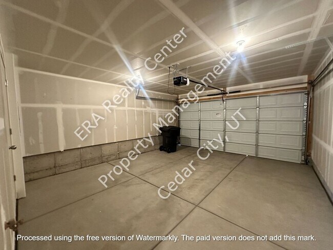 Building Photo - Move-in Discount!!! 3 Bedroom 2 bath with Garage- Townhouse