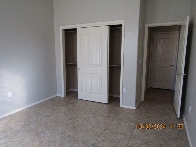 Building Photo - ** Move In Special $1,000.00 off first mon...