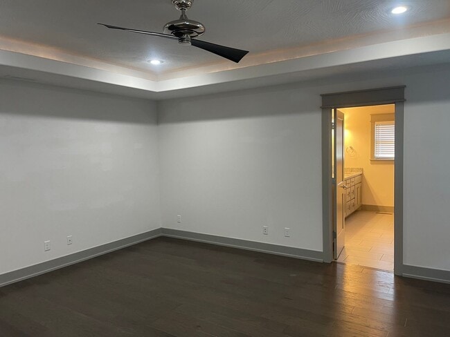 Building Photo - All Brick, 3 bedrooms AND 3 car garage