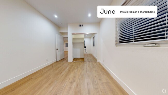 Building Photo - 5637 Riverton Ave