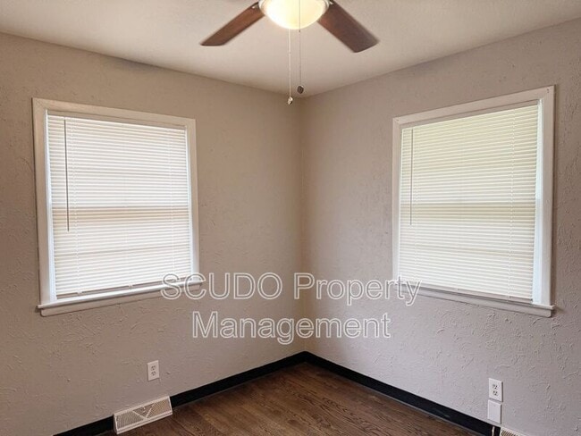 Building Photo - 1021 S Appleton Ave