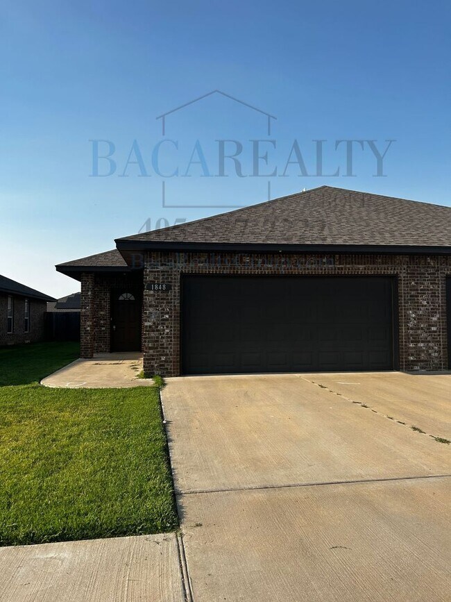 Primary Photo - Move in Special!!! 3br 2ba duplex with 2 c...