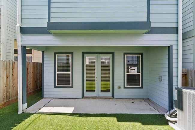 Building Photo - 1203 Crocker St