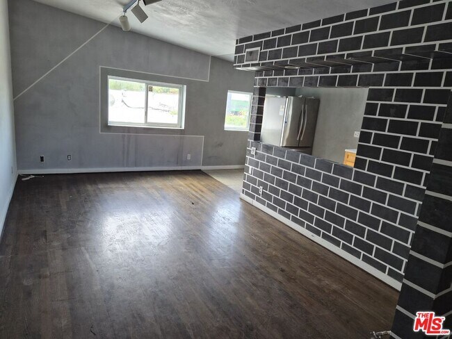 Building Photo - 10835 Magnolia Blvd