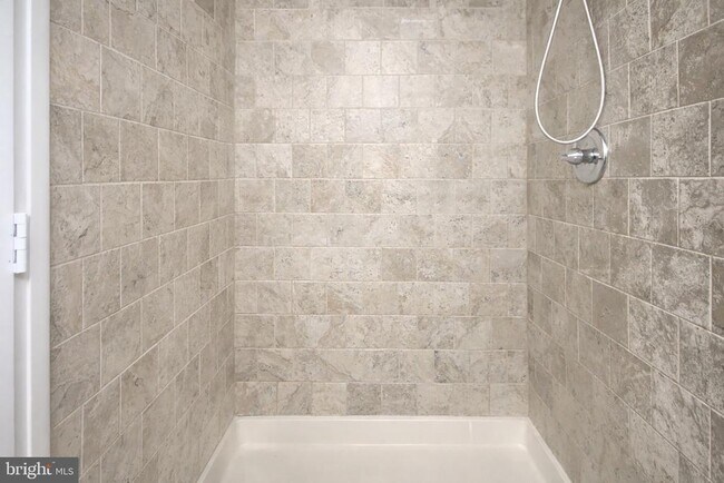 Building Photo - 49 Brambling Ln