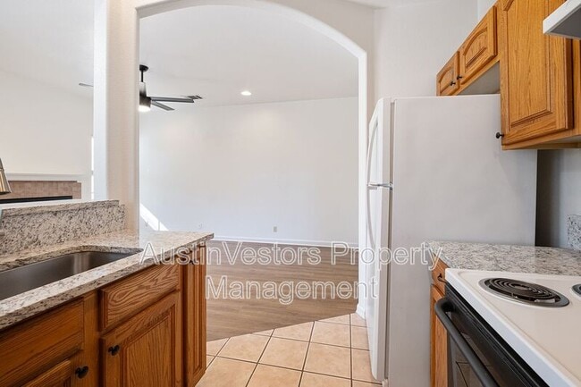 Building Photo - 1003 Canyon Edge Dr