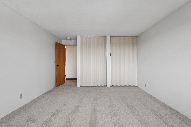 Interior Photo - Chateau Student Housing Co-op