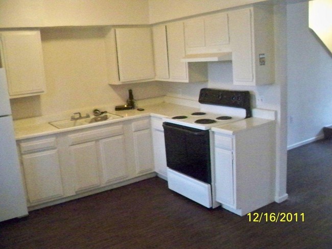 Kitchen - Troup Townhomes