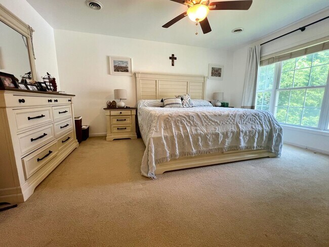 Building Photo - Stunning 3-Bedroom Townhome with 1-Car Gar...