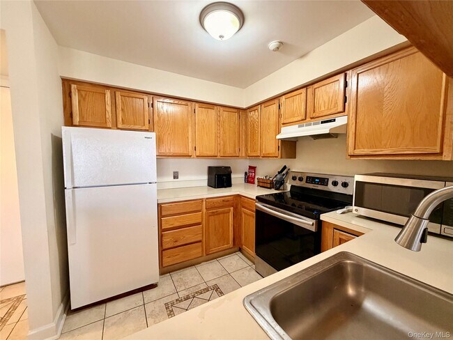 Building Photo - 15 Bayberry Dr