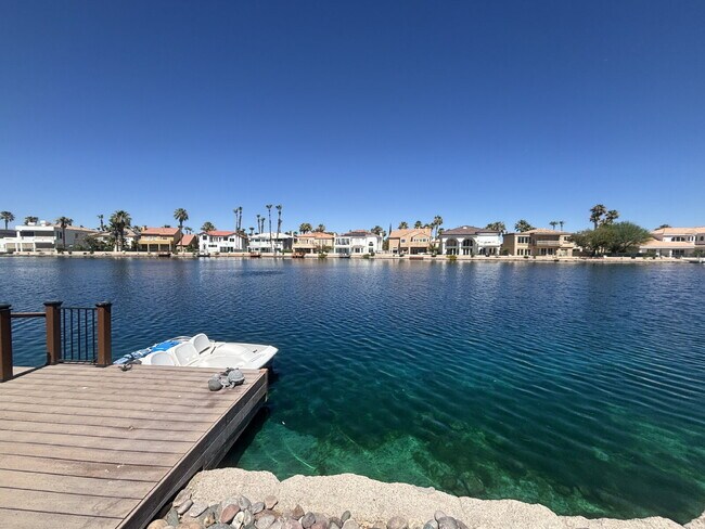 Building Photo - 3 Bed 2 1/2 Bath Water Front Home in Desert Shores