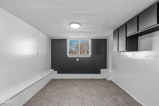 Building Photo - 2400 Broadway Dr