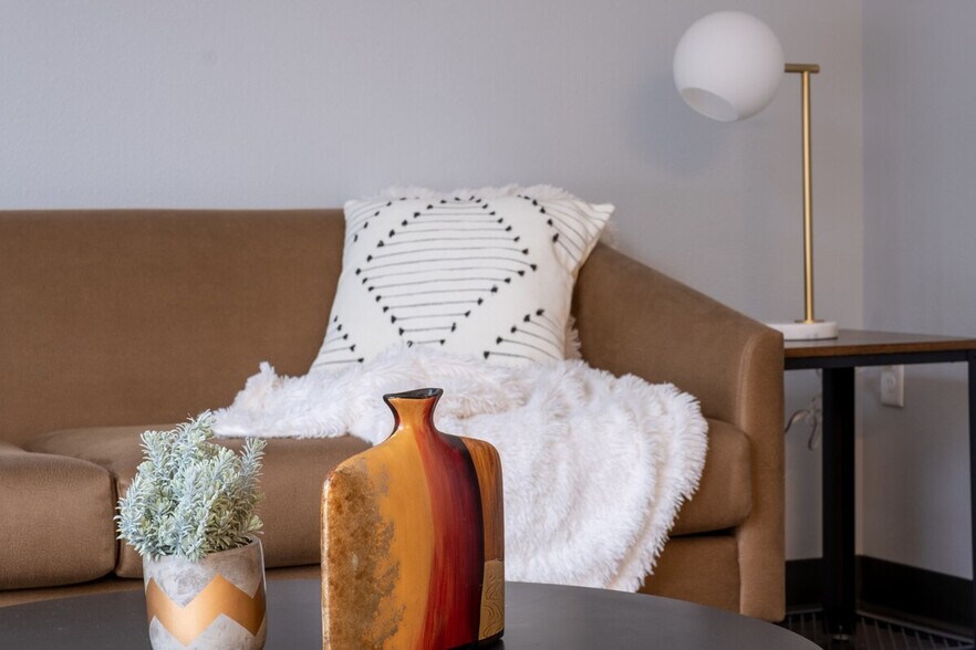 Building Photo - 2301 Ingersoll Ave