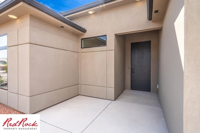 Building Photo - Modern 3 Bedroom Single-Level Home in Vill...