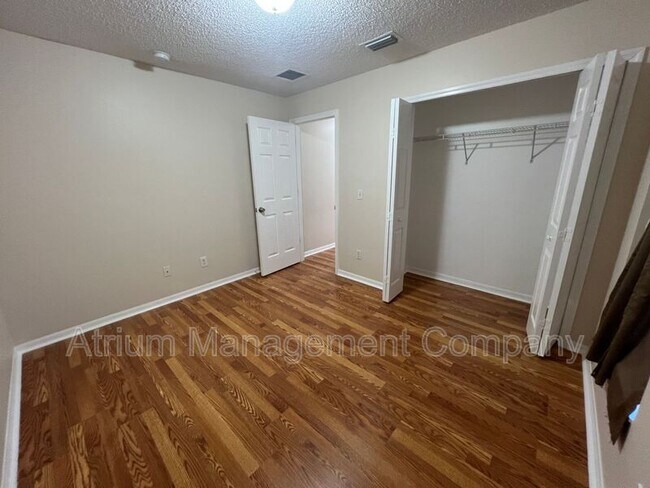 Building Photo - 3037 Bonkirk Dr