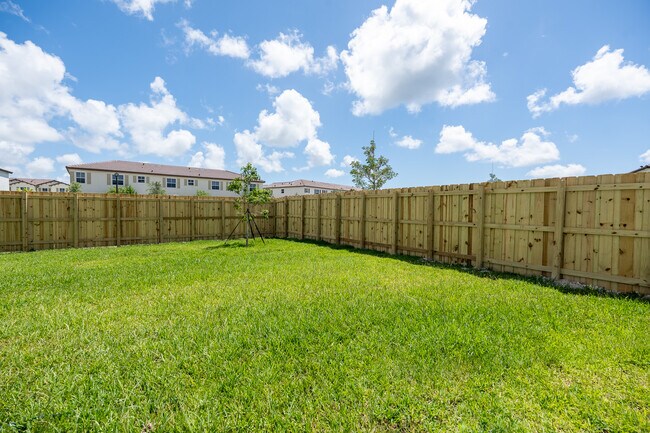 Building Photo - 2485 SE 29th Dr