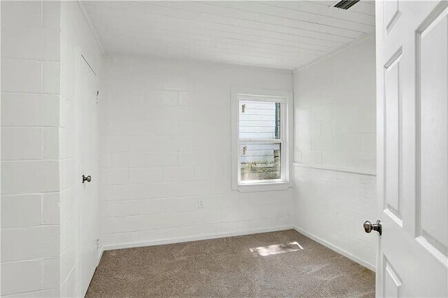 Building Photo - 956 Conti St