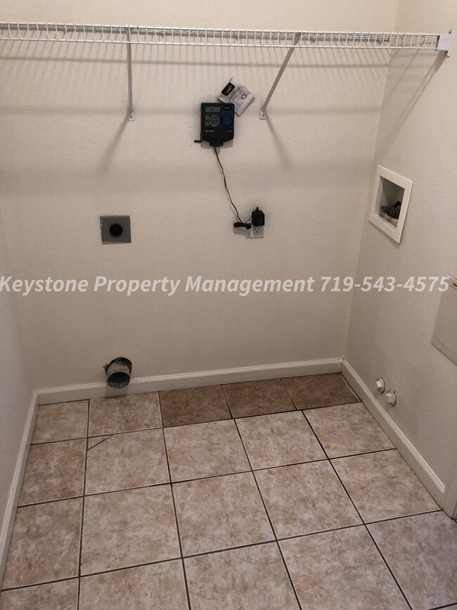 Building Photo - Beautifully Maintained Home in Pueblo West 3 Bed/2 Bath/2 Car Garage $2000/$2000