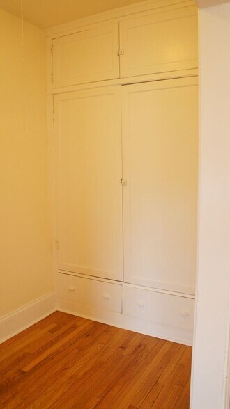 Building Photo - 2747 N Spaulding Ave