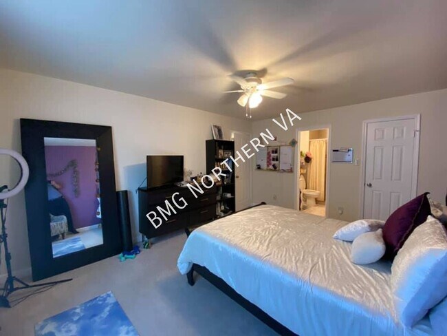 Building Photo - 3866 Manzanita Pl