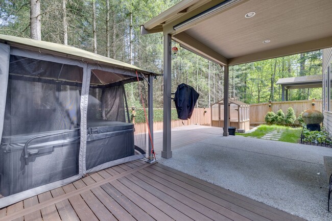 Building Photo - 5 Bed PLUS Bonus Space with hot tub in Mar...