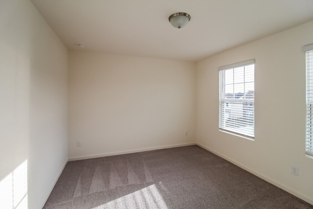 Building Photo - 475 Knightsbridge Ln