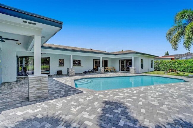 Building Photo - 16610 Royal Poinciana Ct